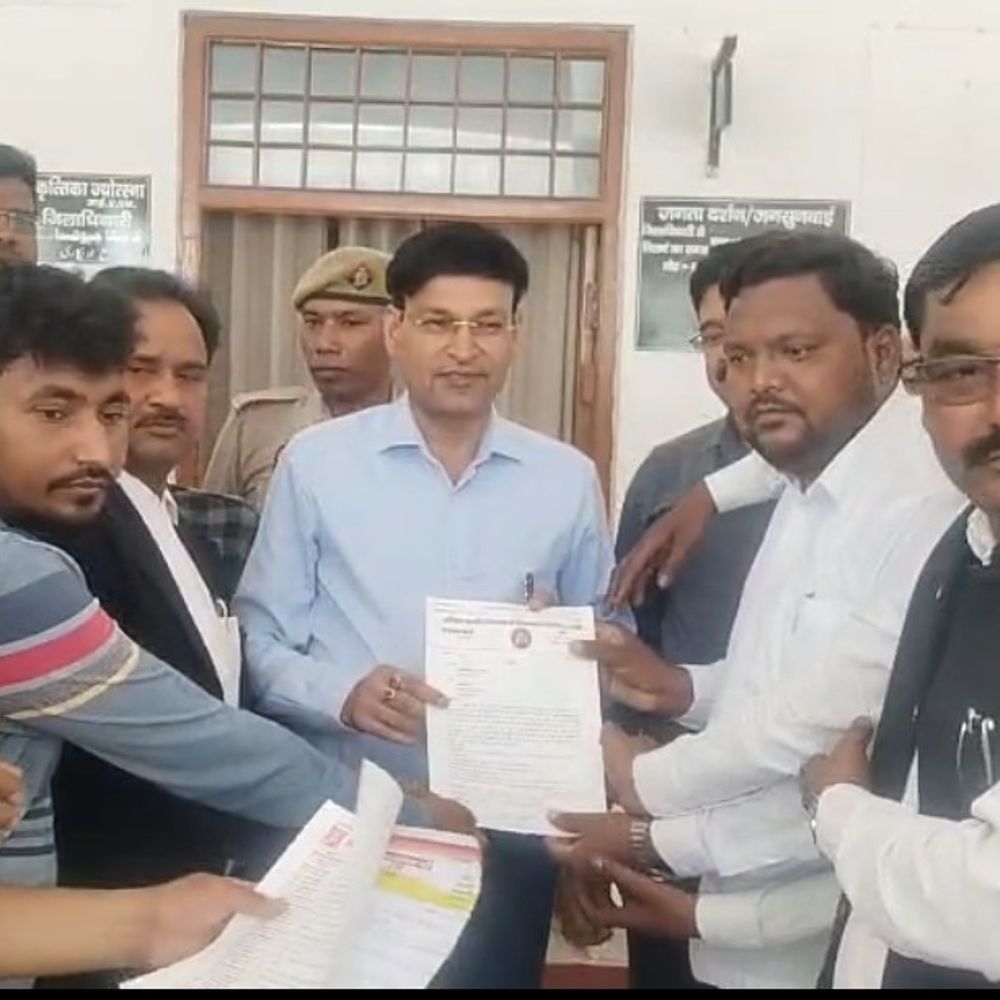 गाजीपुर में नाबालिग से दुष्कर्म-हत्या, पूर्व मंत्री पर पथराव:बस्ती में विश्वकर्मा महासभा ने राज्यपाल को ज्ञापन सौंपा, कार्रवाई की मांग