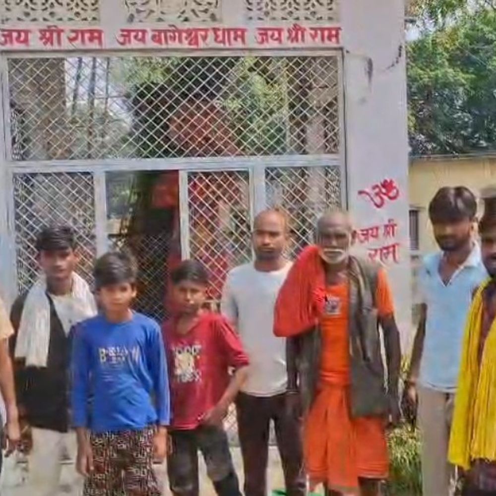 हनुमान मंदिर में चोरी, 30 हजार से अधिक नगदी गायब:श्रावस्ती में दानपात्र तोड़कर चोरों ने पीतल का घंटा भी चुराया, साल भर बाद खुलता है दानपात्र