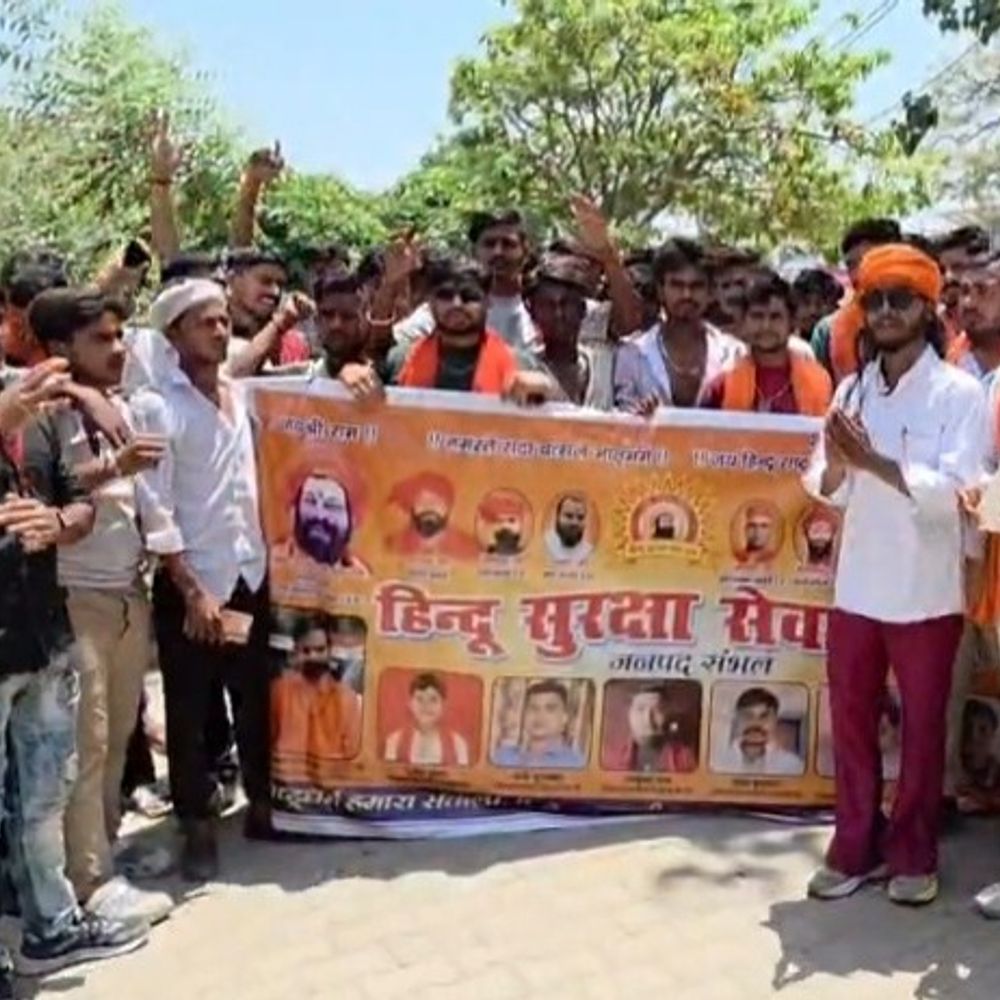 संभल में गौ माता को राष्ट्र माता का दर्जा देने:हिंदू सुरक्षा सेना संघ ने डीएम को सौंपा ज्ञापन