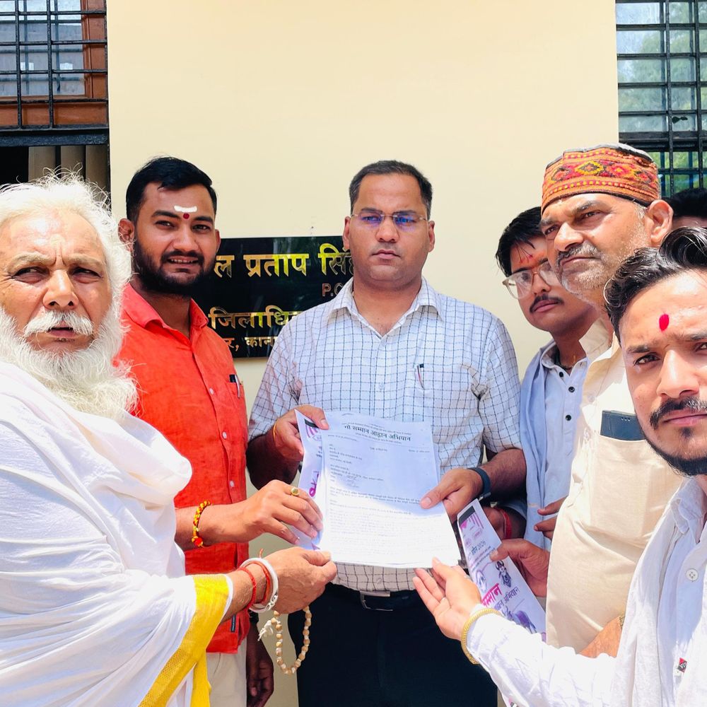 घाटमपुर में गौ संरक्षण की मांग:हिंदू समाज ने प्रधानमंत्री को संबोधित ज्ञापन एसडीएम को सौंपा, लगाए नारे