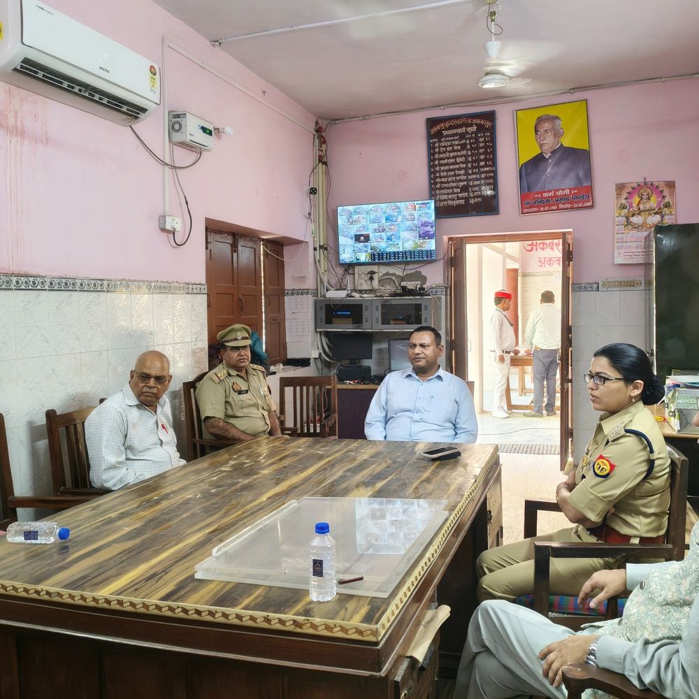 होमगार्ड्स परीक्षा केंद्र का डीएम-एसपी ने किया निरीक्षण:निष्पक्षता सुनिश्चित करने के लिए दिए सख्त निर्देश, बोले- लापरवाही बर्दाश्त नहीं