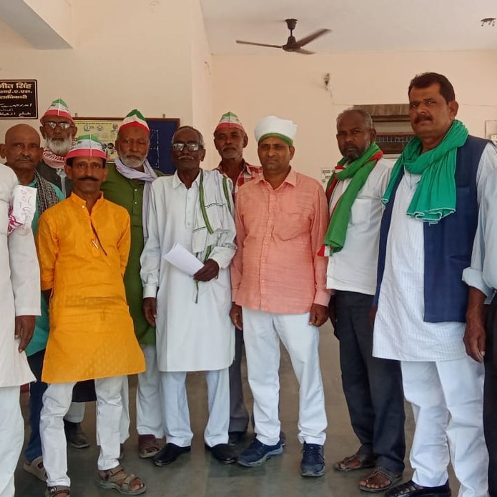 राष्ट्रीय किसान मजदूर संगठन ने DM को सौंपा पत्र:सुल्तानपुर की जनहित समस्याओं के त्वरित समाधान की मांग