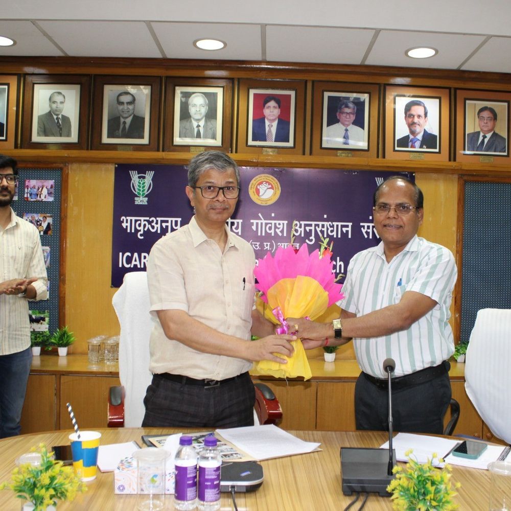 यूपी पशुपालन अपर मुख्य सचिव ने संस्थान का दौरा किया:मेरठ में अनुसंधान कार्यों और तकनीकी नवाचारों की जानकारी ली