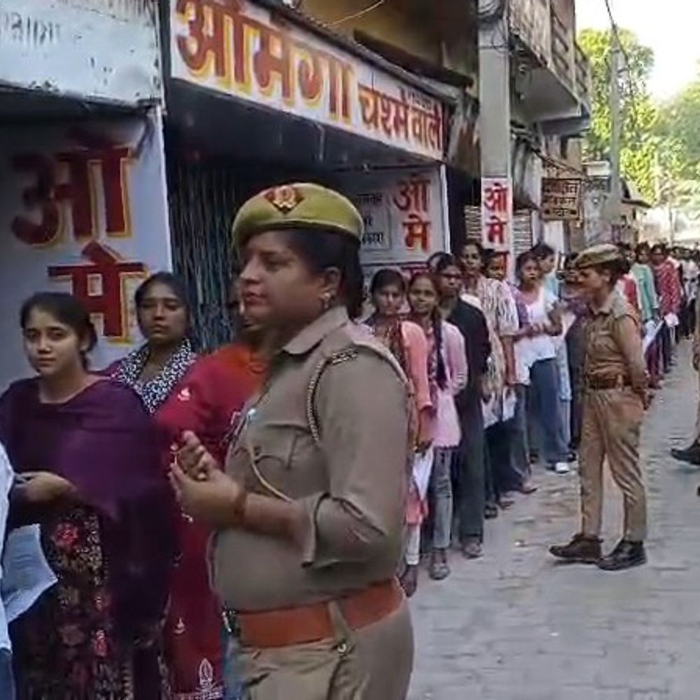 उन्नाव में होमगार्ड भर्ती परीक्षा जारी:9 केंद्रों पर कड़ी सुरक्षा के बीच दो पालियों में हो रहा आयोजन,4896 परीक्षार्थी हुए शामिल