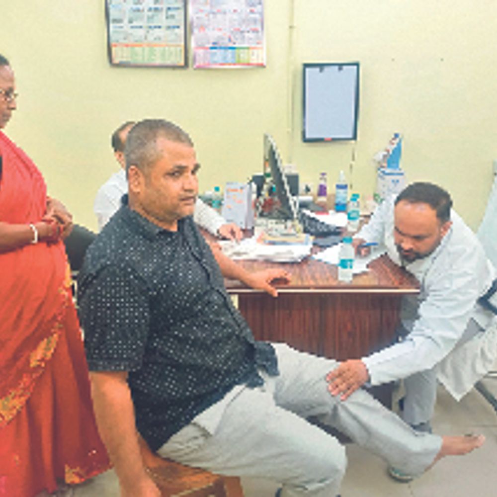 मंडल में मल्टीस्पेशलिटी हेल्थ कैंप, रोग की जांच