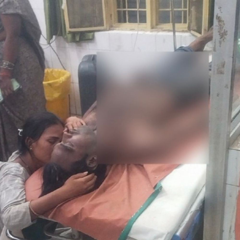 दामाद ने ससुराल में खाया सल्फास, हालत बिगड़ी:ललितपुर में उपचार के दौरान मेडिकल कॉलेज में हुई मौत, पत्नी मायके में रह रही थी