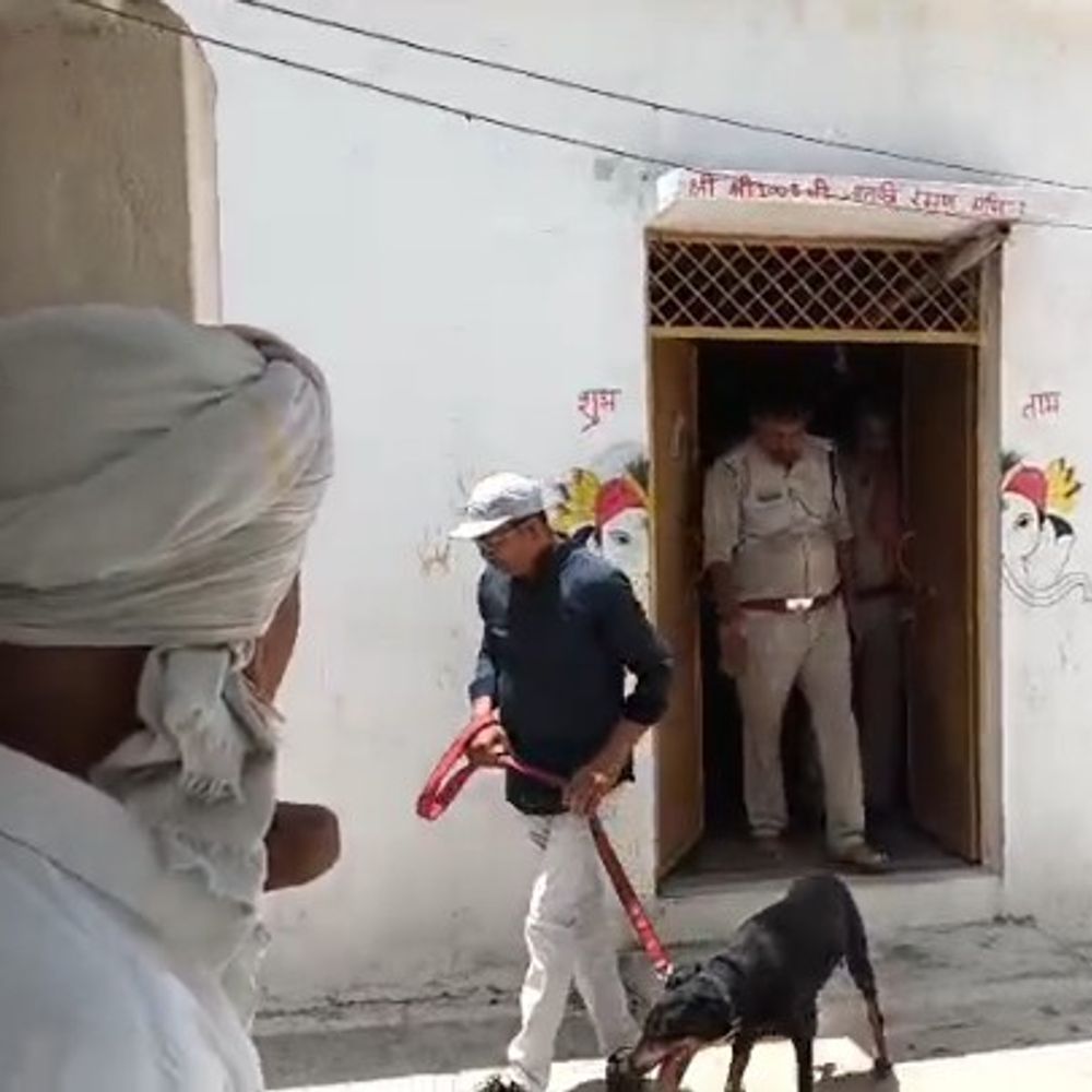 पन्ना में जानकी रमन मंदिर में चोरी:चांदी के आभूषण और कीमती सामान ले गए बदमाश, ग्रामीण थाने पहुंचे