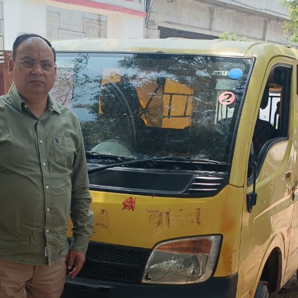 स्कूली वाहनों पर कार्रवाई, 12 का चालान, 3 वाहन जब्त:एआरटीओ ने अपूर्ण प्रपत्रों पर की सख्त कार्रवाई, अभियान जारी