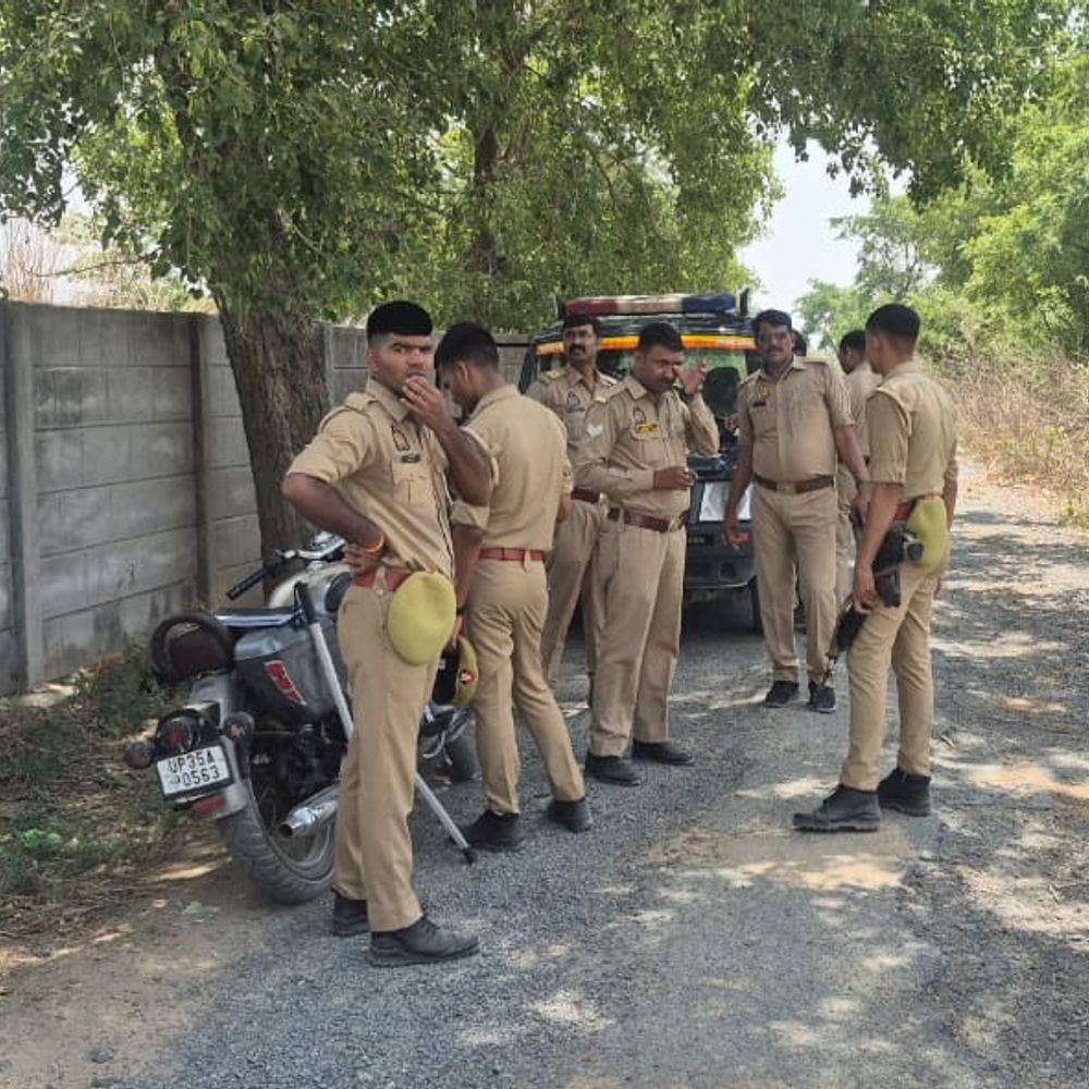 उन्नाव में अज्ञात युवक का शव मिला:पहचान छिपाने के लिए चेहरे पर तेजाब डाला गया, आसपास के क्षेत्रों में पूछताछ जारी