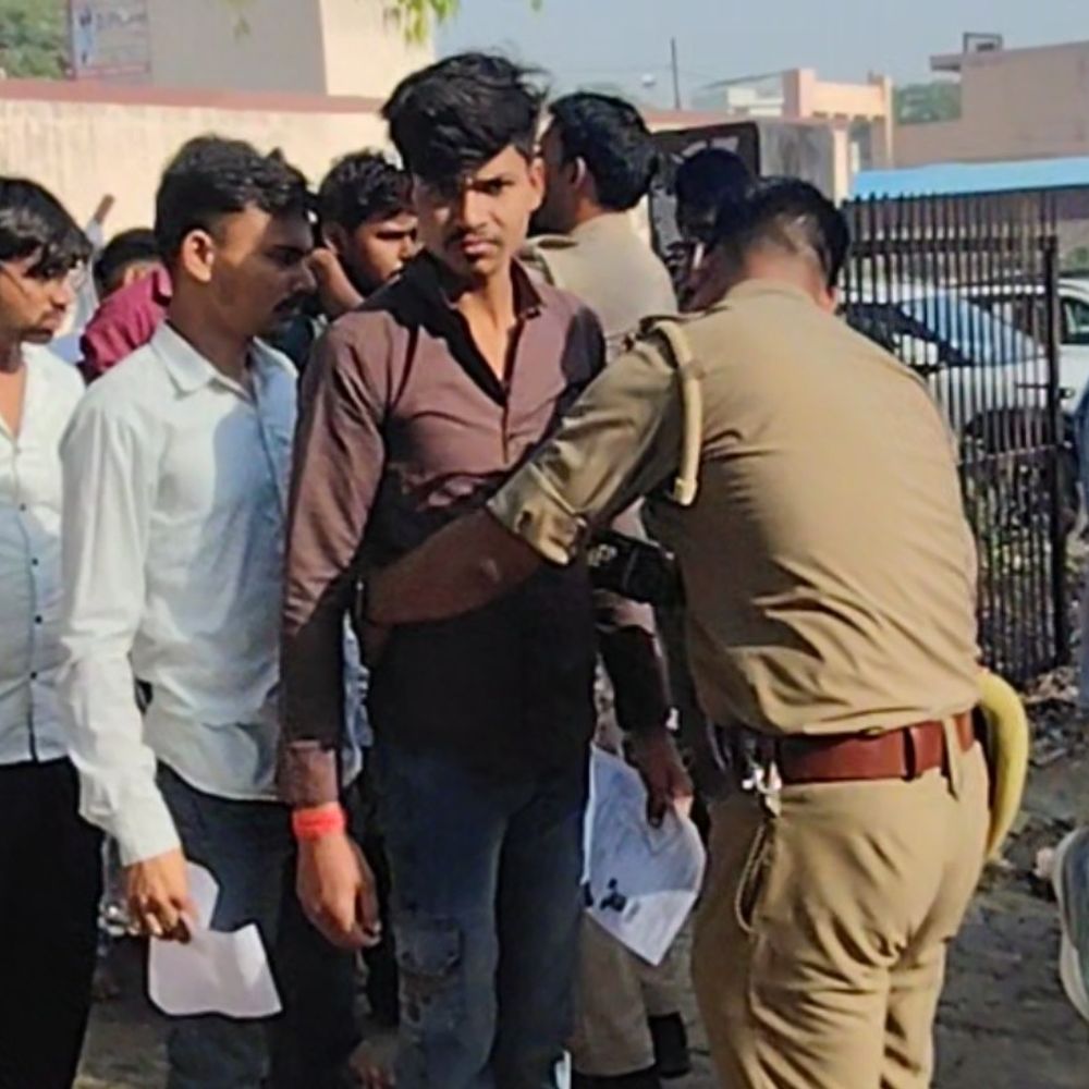 हाथरस में होमगार्ड भर्ती का अंतिम दिन:12 केंद्रों पर हो रही परीक्षा, सुरक्षा के कड़े इंतजाम