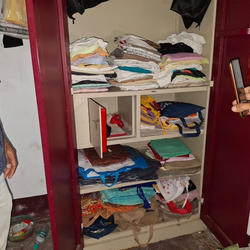 सिद्धार्थनगर के डोमसरा में दो पाटीदारों के घरों में चोरी:60 लाख के जेवर, 6 लाख नकद और लाइसेंसी रिवॉल्वर पार