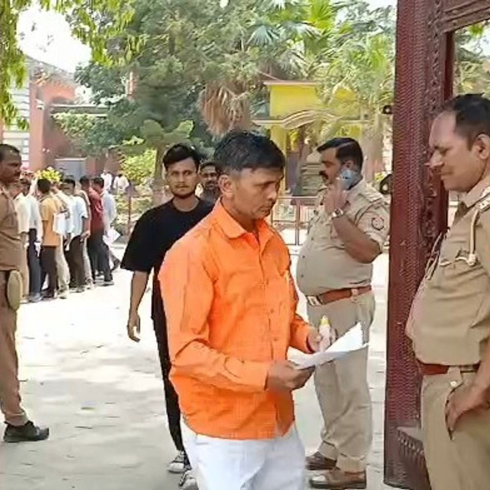 गोंडा में यूपी होमगार्ड भर्ती परीक्षा का आज अंतिम दिन:सघन चेकिंग के बाद परीक्षार्थियों को प्रवेश, 5520 परीक्षार्थी देंगे प्रथम पाली में परीक्षा