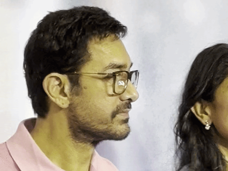 बेटे की फिल्म का गाना देख रो पड़े आमिर खान:  म्यूजिकल इवेंट में दो बार नेचर्स कॉल का इशारा किया, गर्लफ्रेंड गौरी भी बेटे के साथ पहुंचीं