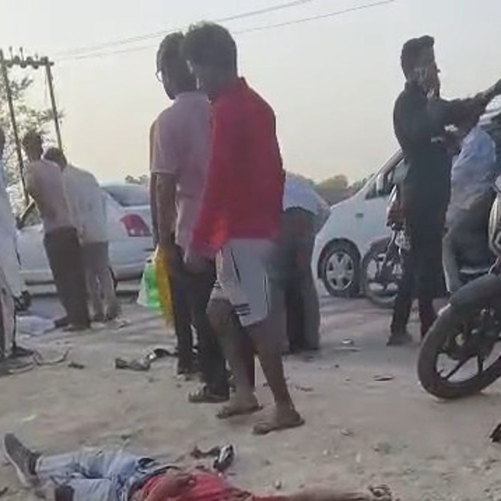 उन्नाव सड़क हादसे के घायलों में तीन की मौत:दो बाइकों की आमने-सामने हुई थी भिड़ंत, नानी के घर जा रहे थे मृतक