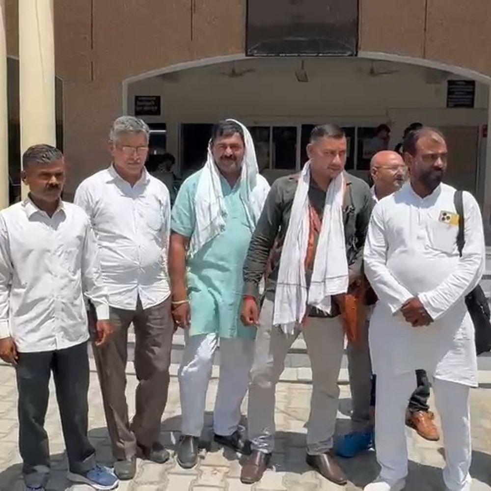 भारतीय किसान संघ ने अमरोहा में प्रदर्शन कर ज्ञापन सौंपा:ऋण ब्याज वापसी, सिंचाई बिजली सहित कई मांगों पर रखी अपनी राय