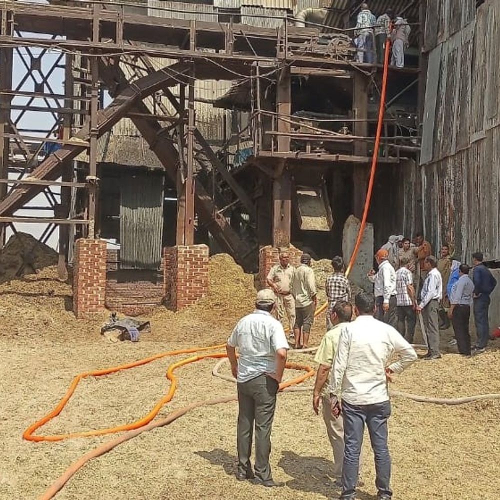 बागपत मिल में खोई के ढेर में आग:शॉर्ट सर्किट से लगने की आशंका, जांच जारी