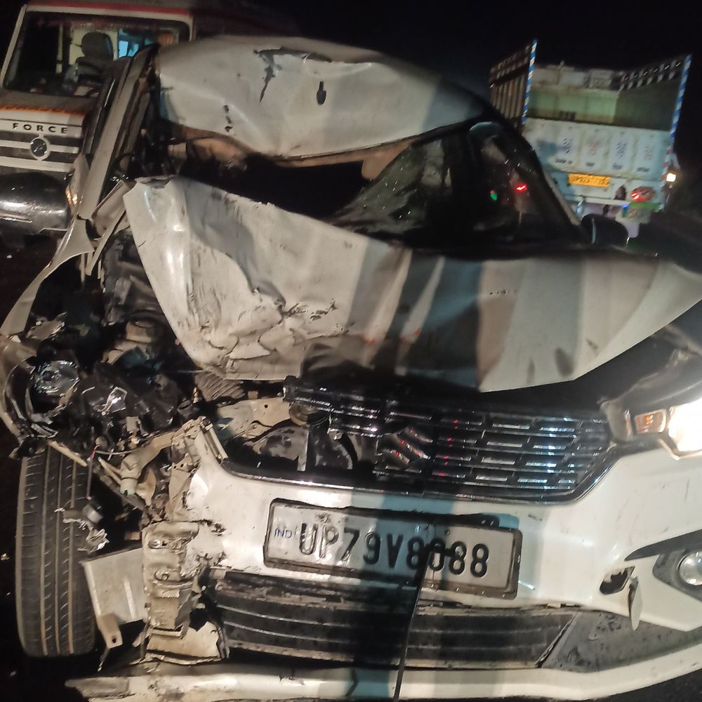 इटावा में सड़क हादसे में पति-पत्नी की मौत:होमगार्ड परीक्षा देने जा रहा था, कार ने मारी टक्कर; डेढ़ साल की बेटी हुई अनाथ