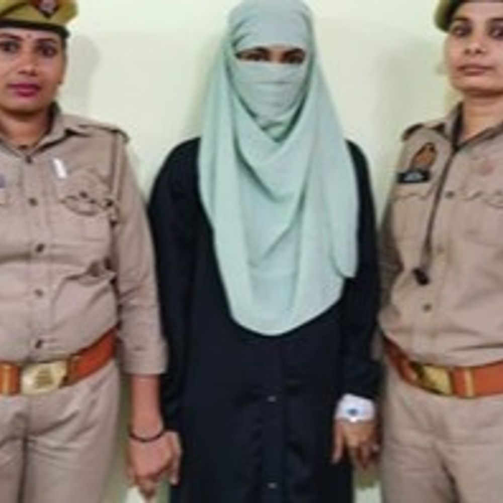 लखनऊ में बच्चा खिलाने के बहाने किशोरी को घर बुलाया:देवर से कराया रेप, आरोपी महिला गिरफ्तार