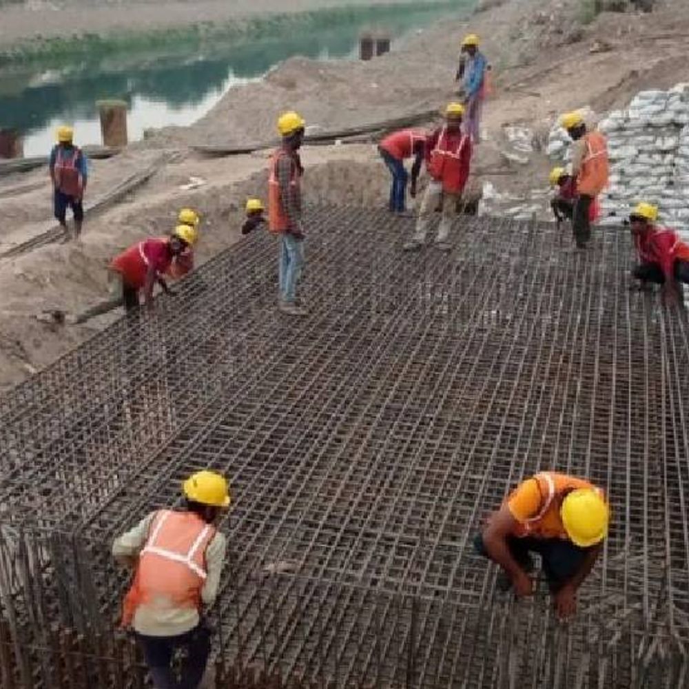 नोएडा चिल्ला एलिवेटेड का 45 % काम पूरा:लखनऊ से अधिकारियों ने ली प्रगति रिपोर्ट, दिसंबर 2027 में होगी पूरी; 2 लाख लोगों को फायदा