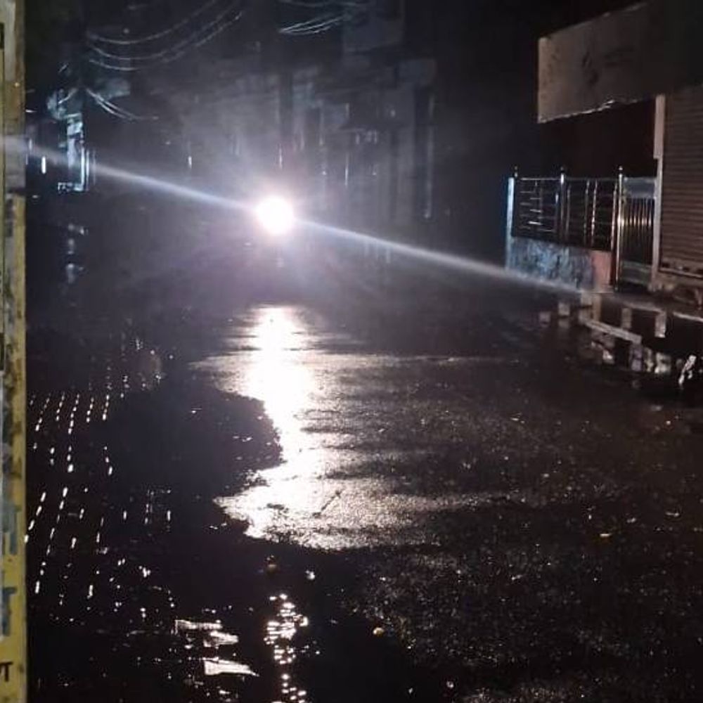 झांसी में आंधी चलते के साथ हुई तेज बारिश:10 मिनट तक झमाझम बारिश हुई, अधिकतम तापमान 45 डिग्री के पार पहुंचा