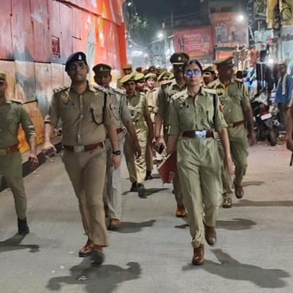 कोतवाली से कुतुबखाना तक सड़कों पर उतरी भारी पुलिस फोर्स:शादियों के सीजन में उमड़ रही भारी भीड़ के बीच सीओ सिटी ने संभाली कमान, अराजक तत्वों को कड़ा संदेश