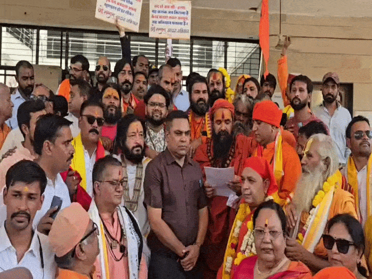 गौमाता को 'राष्ट्रमाता' का दर्जा देने की मांग:इंदौर में संत समाज और गौ-भक्तों ने निकाली रैली; गौहत्या पर पूर्ण प्रतिबंध की उठी मांग