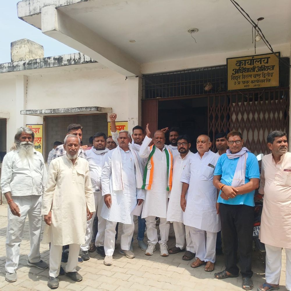 स्मार्ट मीटर बदलने की मांग पर कांग्रेस का प्रदर्शन:पूर्व जिलाध्यक्ष माबूद खान के नेतृत्व में अधिशासी अभियंता को सौंपा ज्ञापन