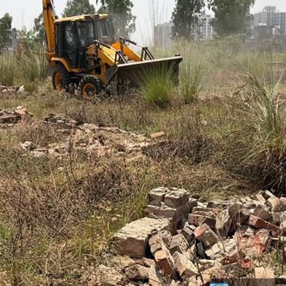 लखनऊ में 4 अवैध कॉलोनियां ध्वस्त:सुलतानपुर रोड-दुलारमऊ में बिना ले-आउट मंजूरी चल रही थी प्लाटिंग