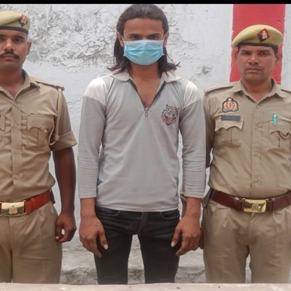 चेकिंग अभियान में युवक अवैध तमंचा और कारतूस सहित गिरफ्तार:बागपत में पुलिस ने आर्म्स एक्ट में मुकदमा दर्ज कर कार्रवाई की