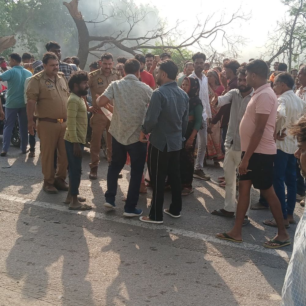 कानपुर में रिंग रोड कर्मी को ट्रक ने रौंदा:ड्यूटी से घर जाते समय हादसा, ग्रामीणों ने हाईवे जाम किया