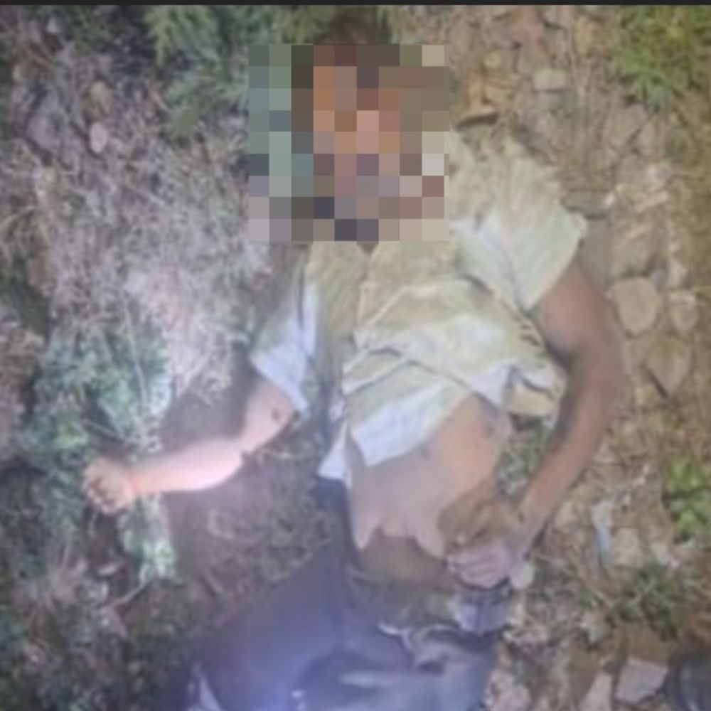 अलीगढ़ में रेलवे लाइन किनारे मिला अज्ञात युवक का शव:ट्रेन से गिरकर मौत की आशंका, पुलिस ने शिनाख्त के प्रयास में जुटी