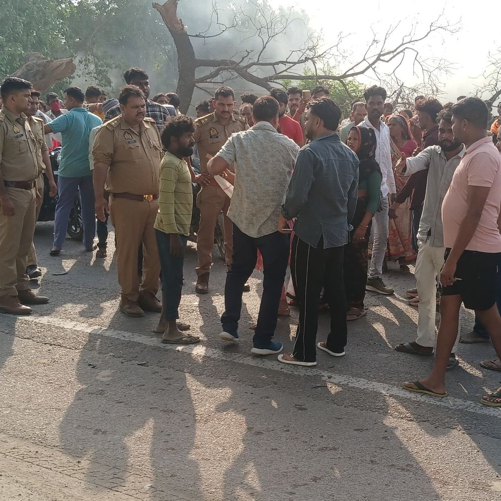 बिधनू में ट्रक ने बाइक सवार को कुचला, मौत:आक्रोशित ग्रामीणों ने कानपुर-सागर हाईवे किया जाम, कार्रवाई के आश्वासन पर माने परिजन