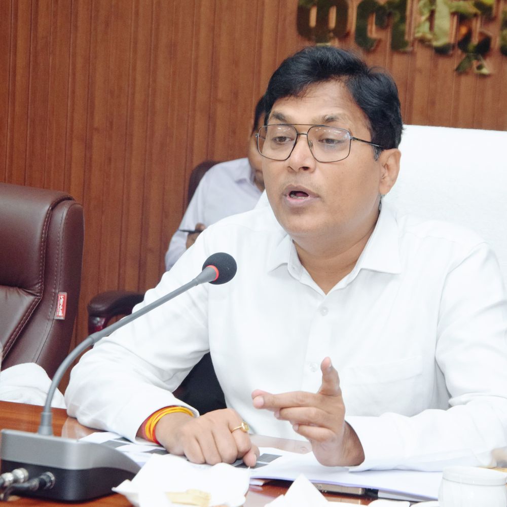 सड़क दुर्घटनाएं रोकने को डीएम के सख्त निर्देश:जिला सड़क सुरक्षा समिति की बैठक की, सड़क दुर्घटनाओं की समीक्षा