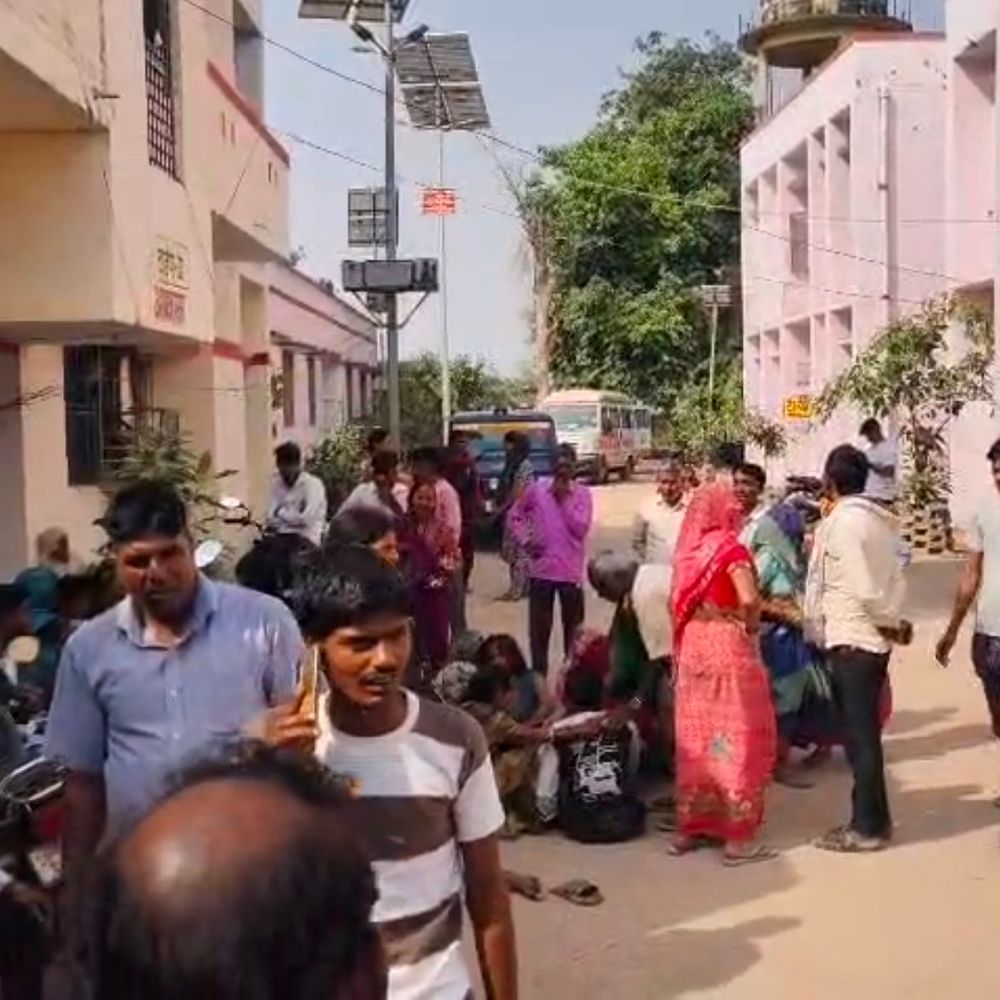 बाराबंकी में बोलेरो की टक्कर से दो दोस्तों की मौत:लखनऊ-सुल्तानपुर हाईवे पर हादसा, दो पहले हुई थी बहन की शादी