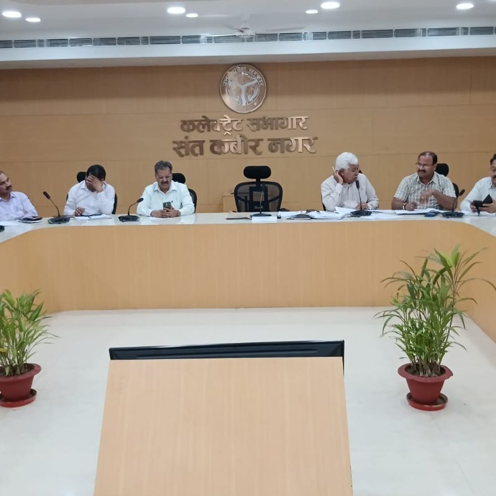 सीडीओ ने की जिला स्वास्थ्य समिति की समीक्षा:मातृ एवं शिशु स्वास्थ्य कार्यक्रमों पर विशेष जोर