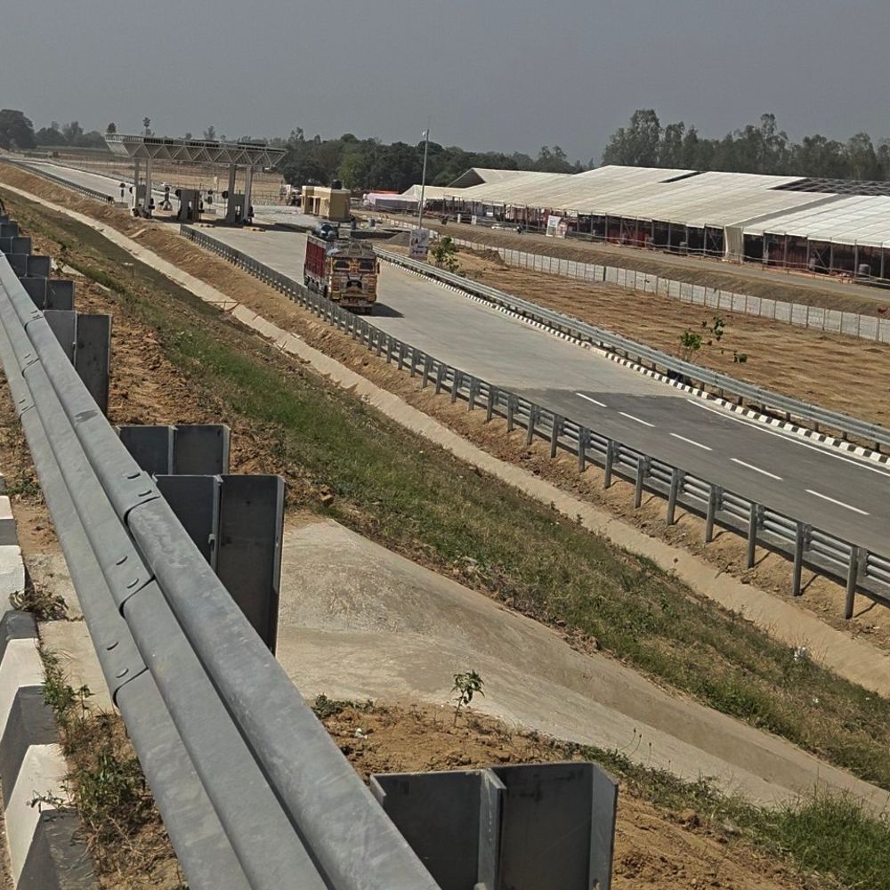 गंगा एक्सप्रेस-वे एयरस्ट्रिप पर फाइटर-जेट्स का ‘टच एंड गो’ अभ्यास:हरदोई में दिखी वायुसेना की ताकत; 29 अप्रैल को पीएम करेंगे एक्सप्रेस-वे का उद्घाटन