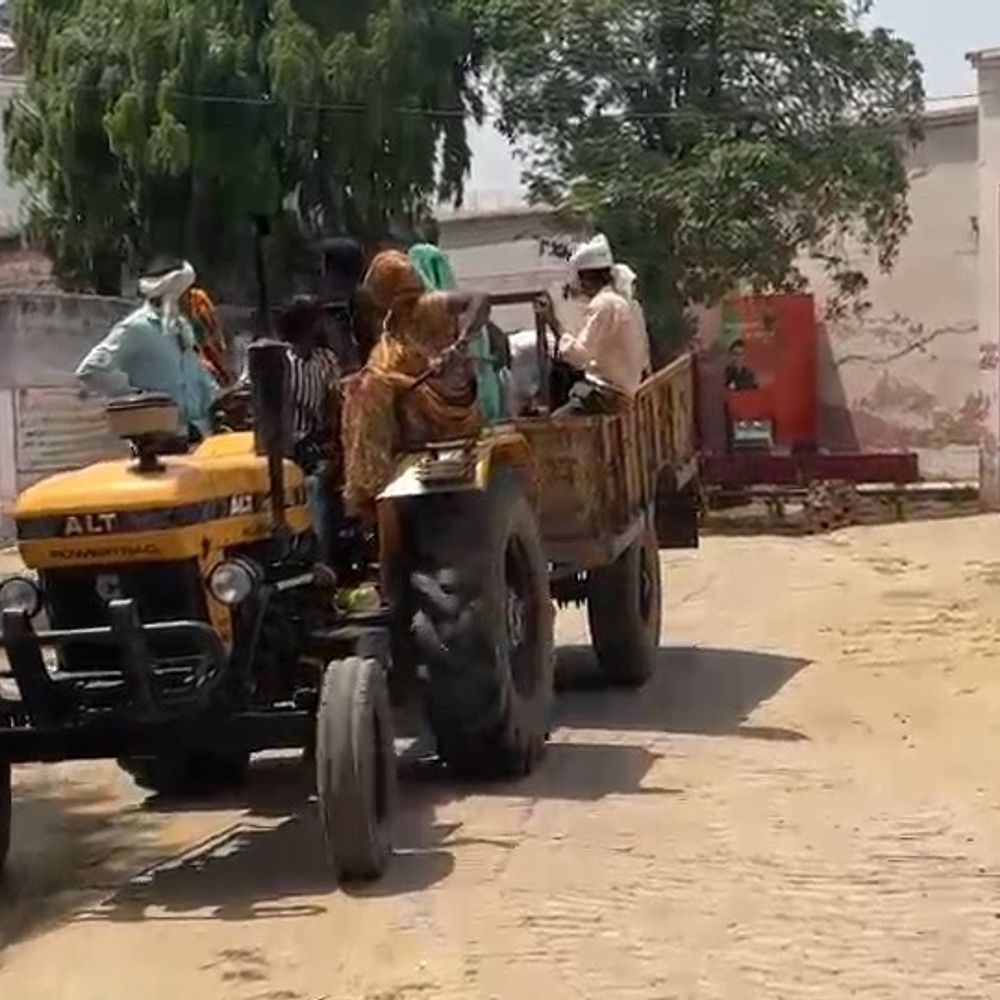 शराब के नशे में छत से गिरा युवक:फर्रुखाबाद में इलाज के दौरान मौत, 5 माह की बेटी हुई अनाथ