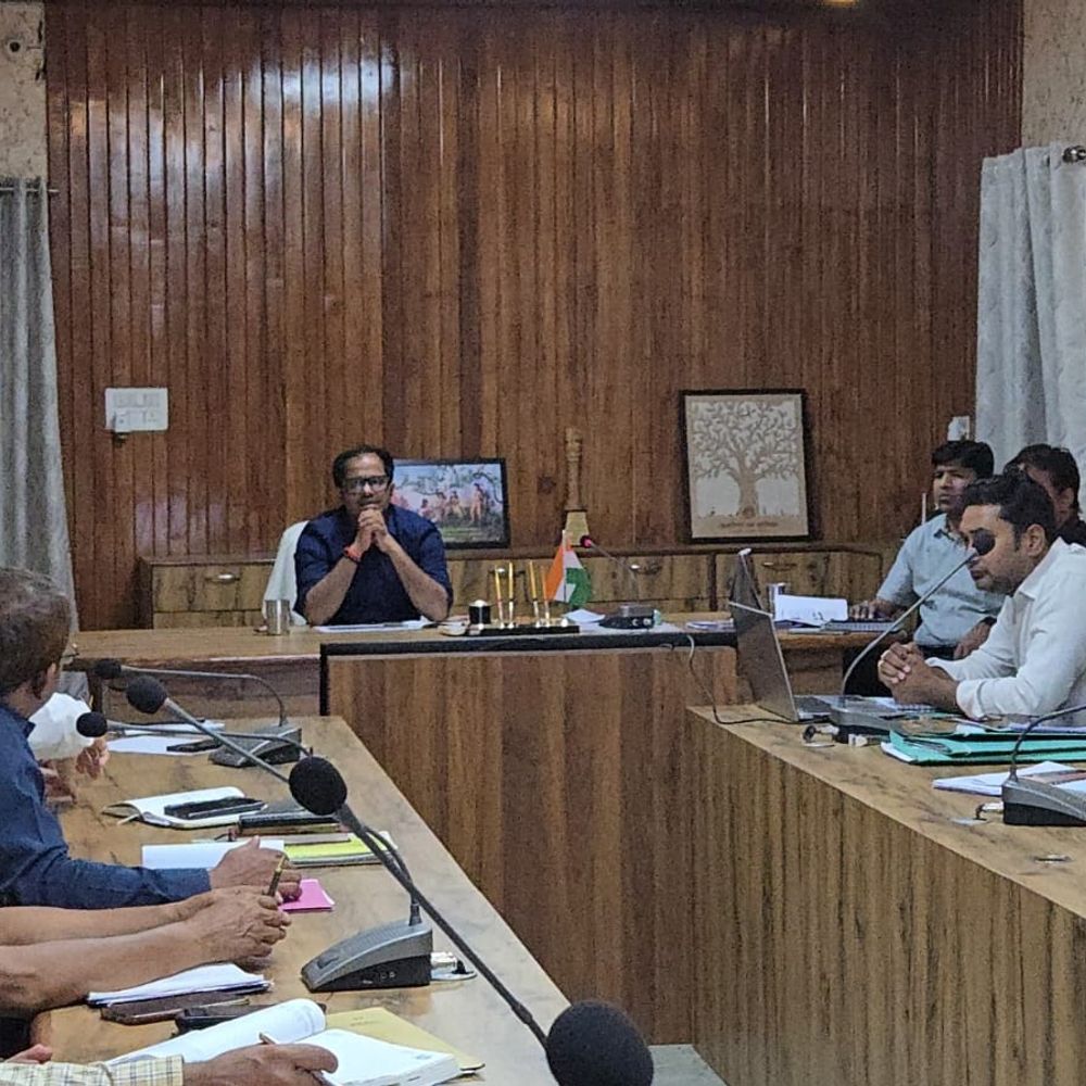 चित्रकूट में बाढ़ की तैयारी की समीक्षा:जिलाधिकारी ने विभागों को दिए आवश्यक दिशा-निर्देश