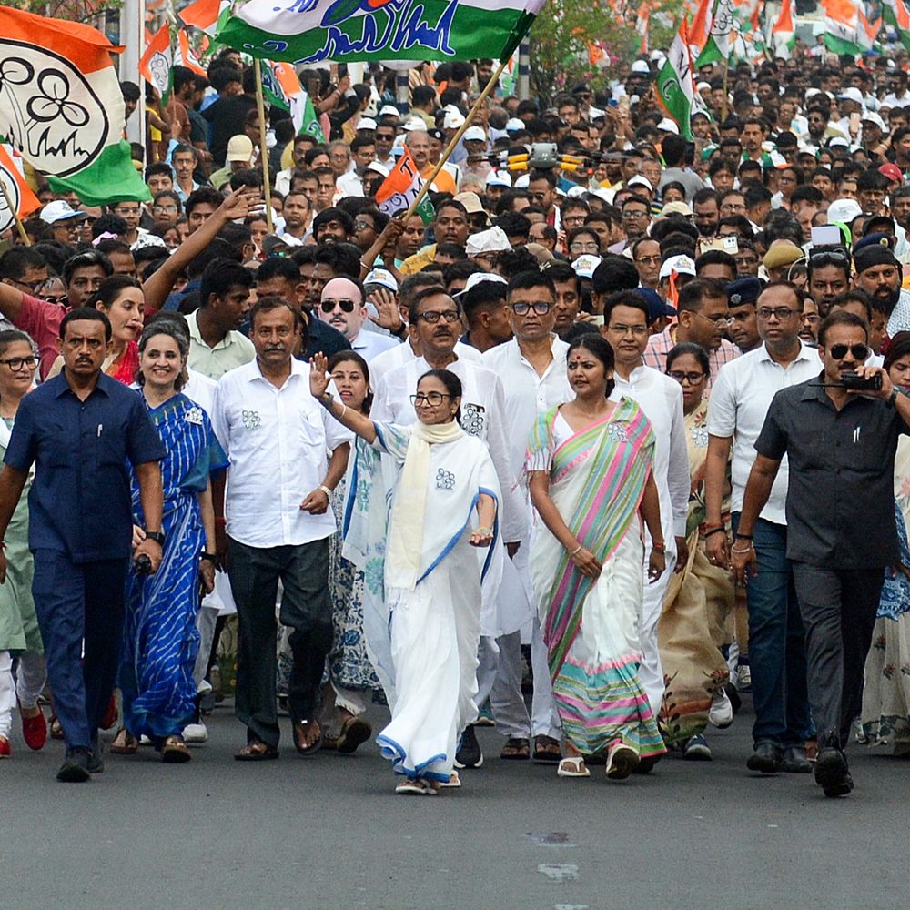 दूसरे चरण का प्रचार खत्म, 142 सीटों पर वोटिंग कल:ममता रोड शो में 6 किमी पैदल चलीं; शाह बोले- चुनाव के बाद 7 दिन तक रहेगी फोर्स