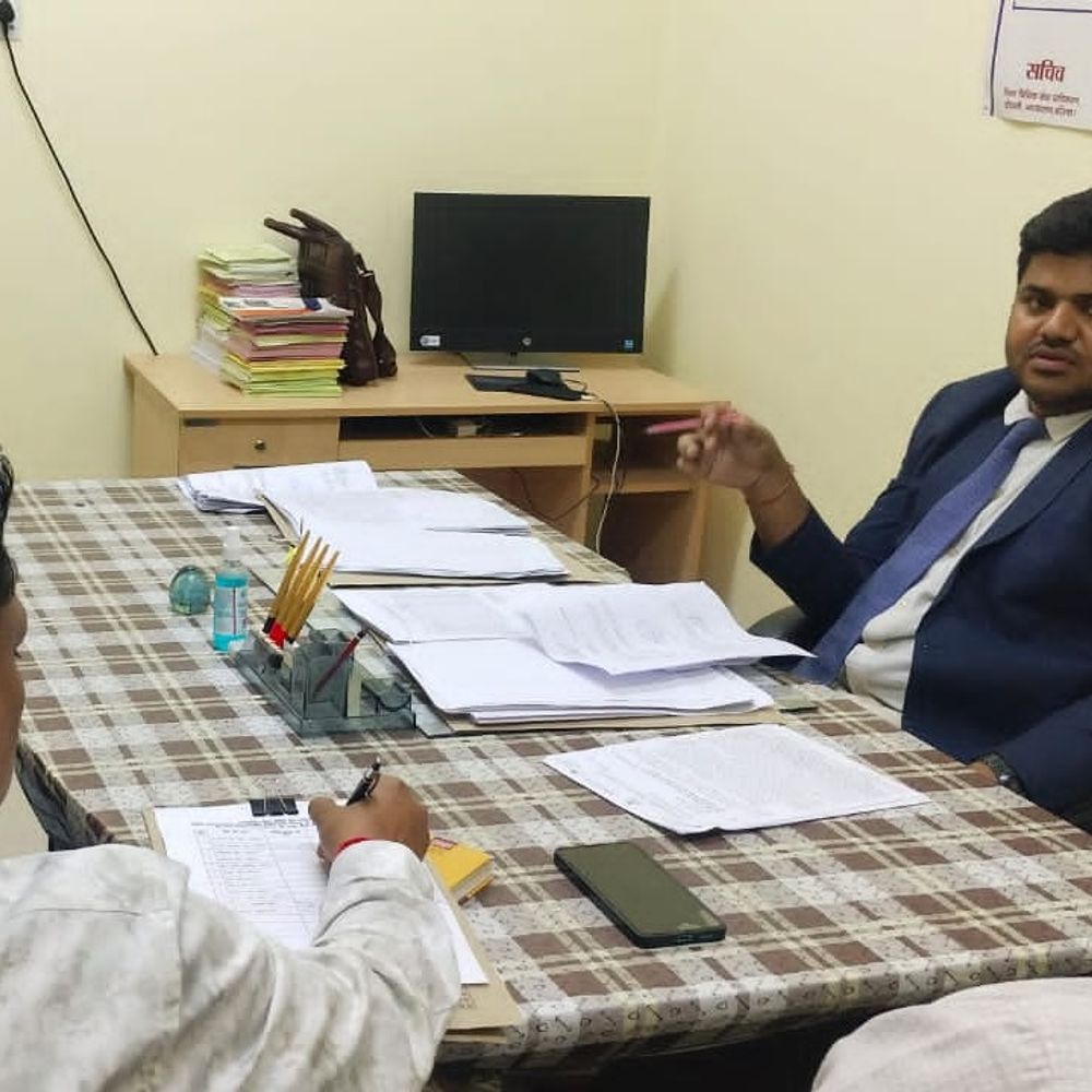 बलिया में राष्ट्रीय लोक अदालत की तैयारी:अधिकारियों और बैंक प्रबंधकों ने सफल बनाने पर की चर्चा