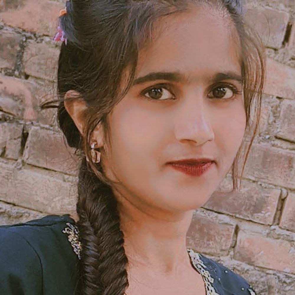 दफन हो चुकी युवती के शव के पोस्टमार्टम की मांग:कौशांबी में छोटी बहन ने एसपी-डीएम को सौंपी ऑडियो रिकॉर्डिंग, जहरीला पदार्थ खाया था