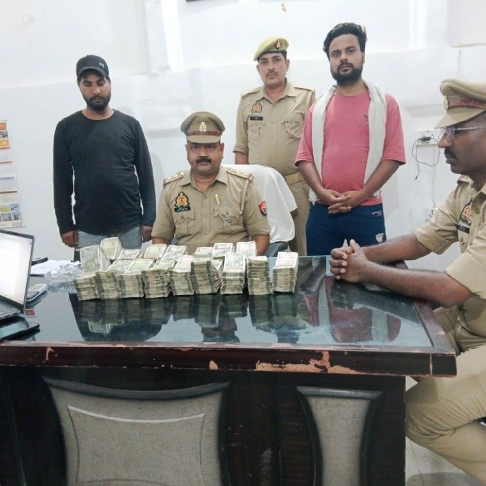 फिरोजाबाद में 39.50 लाख रुपये कैश जब्त:500-500 के नोटों की 79 गड्डियां मिलीं, चेकिंग में पकड़े गए बाइक सवार