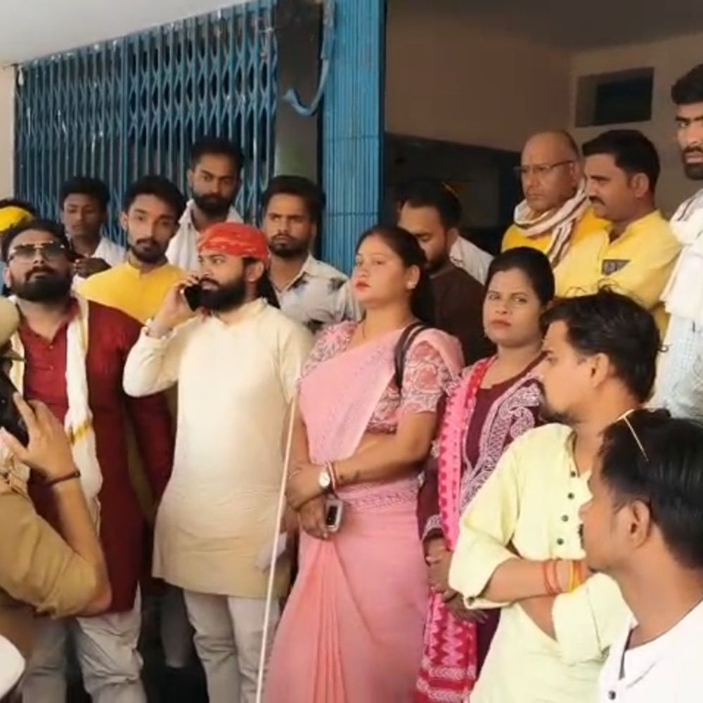 फतेहपुर में खेत में मिले गोवंश के अवशेष:हिन्दू संगठनों ने डीएम को ज्ञापन सौंपा, अज्ञात पर केस दर्ज