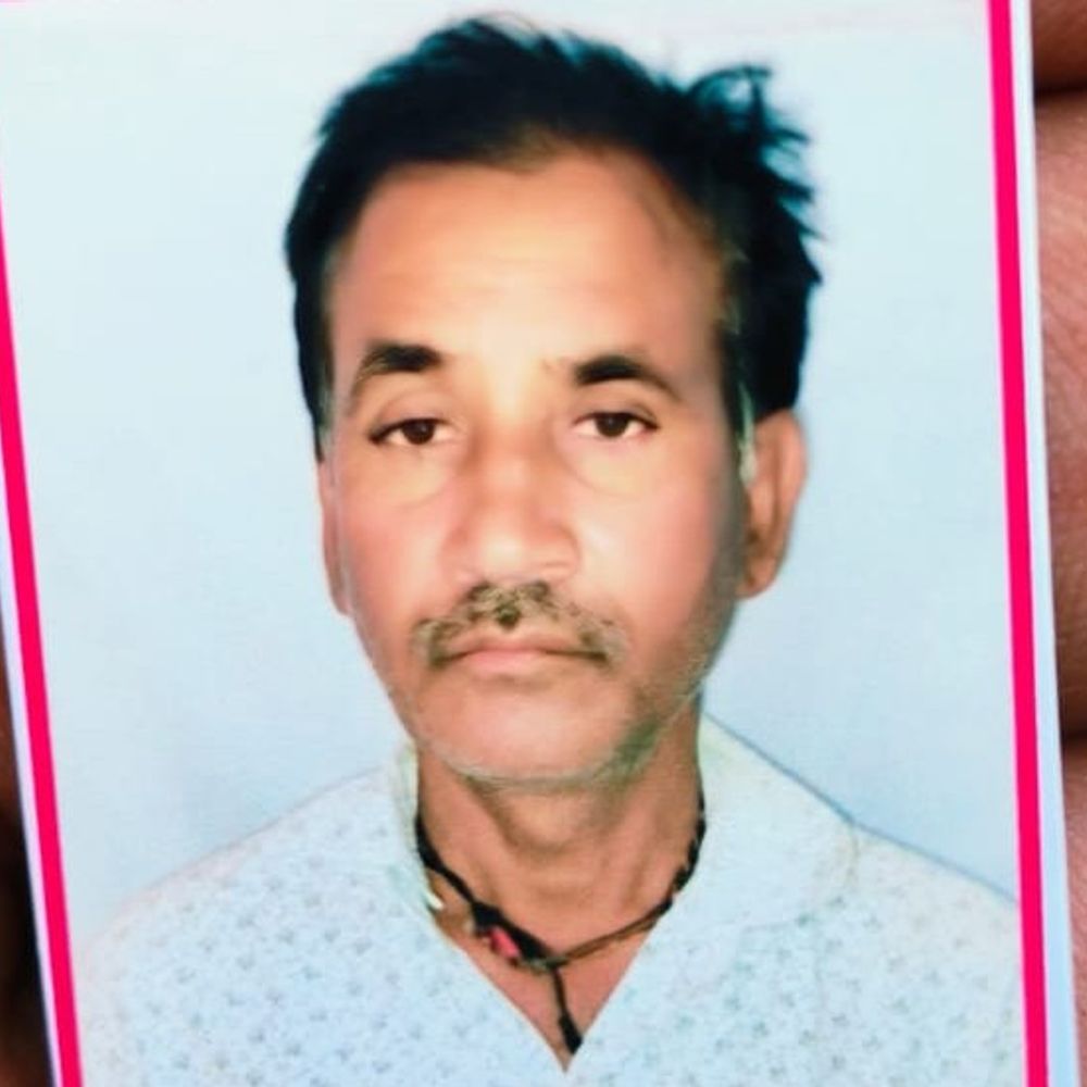 हमीरपुर में राजमिस्त्री ने फांसी लगाकर दी जान:जेब से मिली पर्ची में लिखा- पुलिस में रिपोर्ट किया तो जान से मार देंगे