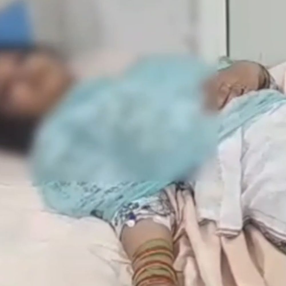 हाथरस में पति ने पत्नी को पिलाई कीटनाशक दवा:प्रेमी के साथ देखकर खुद भी पीया, दोनों अस्पताल में भर्ती