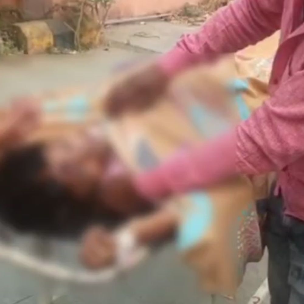 देवरिया में महिला की एक्सीडेंट में मौत:सब्जी खरीदने जाते समय चार पहिया वाहन ने मारी टक्कर