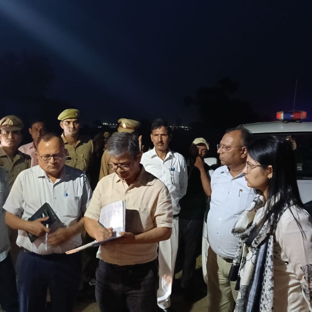 अपर मुख्य सचिव व जिलाधिकारी ने गोशाला का निरीक्षण किया:व्यवस्थाएं दुरुस्त रखने और पौष्टिक चारा देने के निर्देश दिए