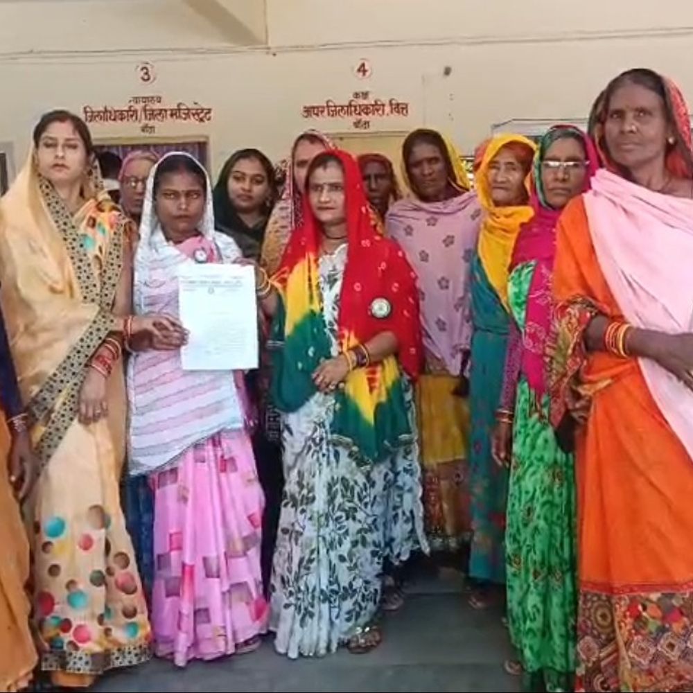 किसान यूनियन की महिलाओं का स्मार्ट मीटर के खिलाफ प्रदर्शन:जिलाधिकारी को ज्ञापन सौंपकर अवैध वसूली का आरोप लगाया