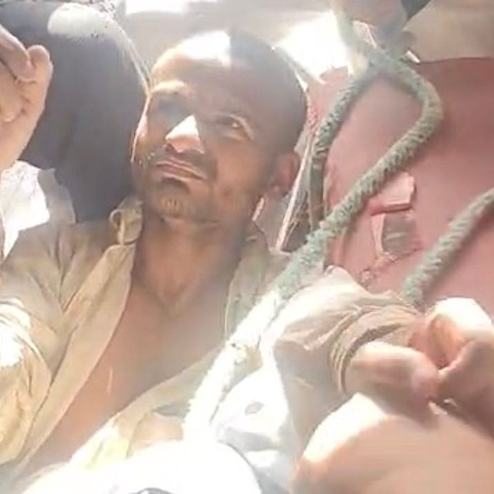 मुजफ्फरनगर में बच्चा चोरी के शक में युवक की पिटाई:ग्रामीणों ने हाथ-पैर बांधकर चौकी पहुंचाया, पुलिस ने परिजनों को सौंपा