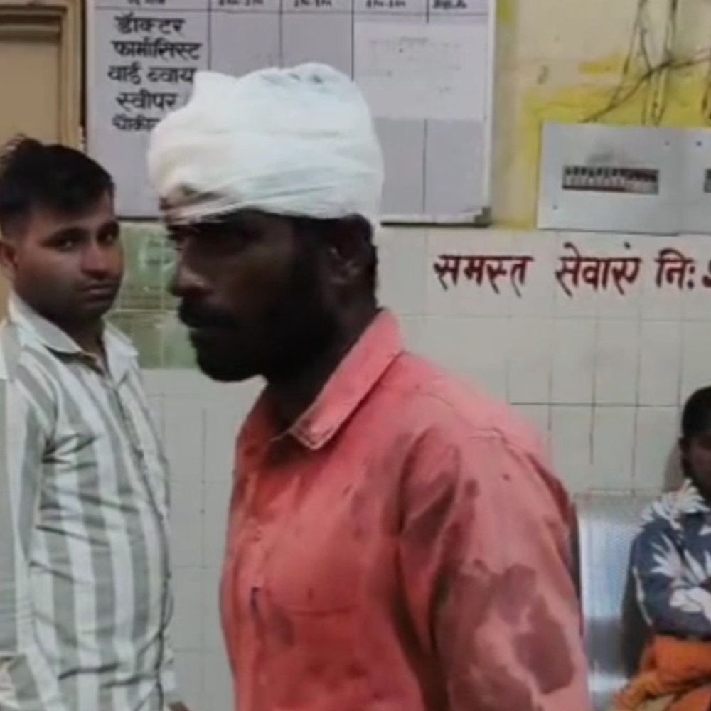 गोंडा में दबंगों ने पति-पत्नी को पीटा:घर में घुसकर धारदार हथियारों से हमला किया, 4 आरोपियों पर मुकदमा दर्ज